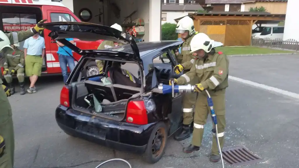 Übung mit Bergeschere