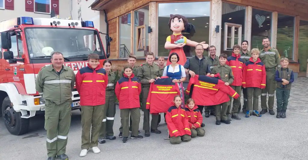 Übergabe der Jugendschutzjacken Rot mit anschließender Jugendübung am Falkert