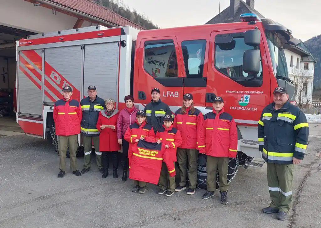 Spende von der Singgemeinschaft Nockklang an die Jugendfeuerwehr Patergassen